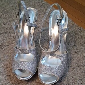 FIONI Silver Glitter Slingback Heels